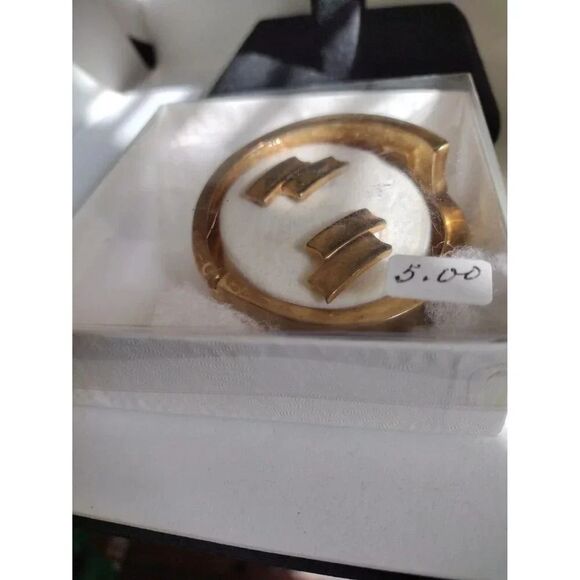 Gold tone bracelet and earring set some defects - Picture 5 of 5